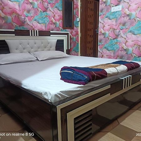ורנאסי Maa Gauri Paying Guest House מראה חיצוני תמונה