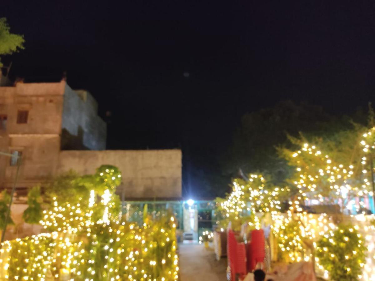 ורנאסי Maa Gauri Paying Guest House מראה חיצוני תמונה