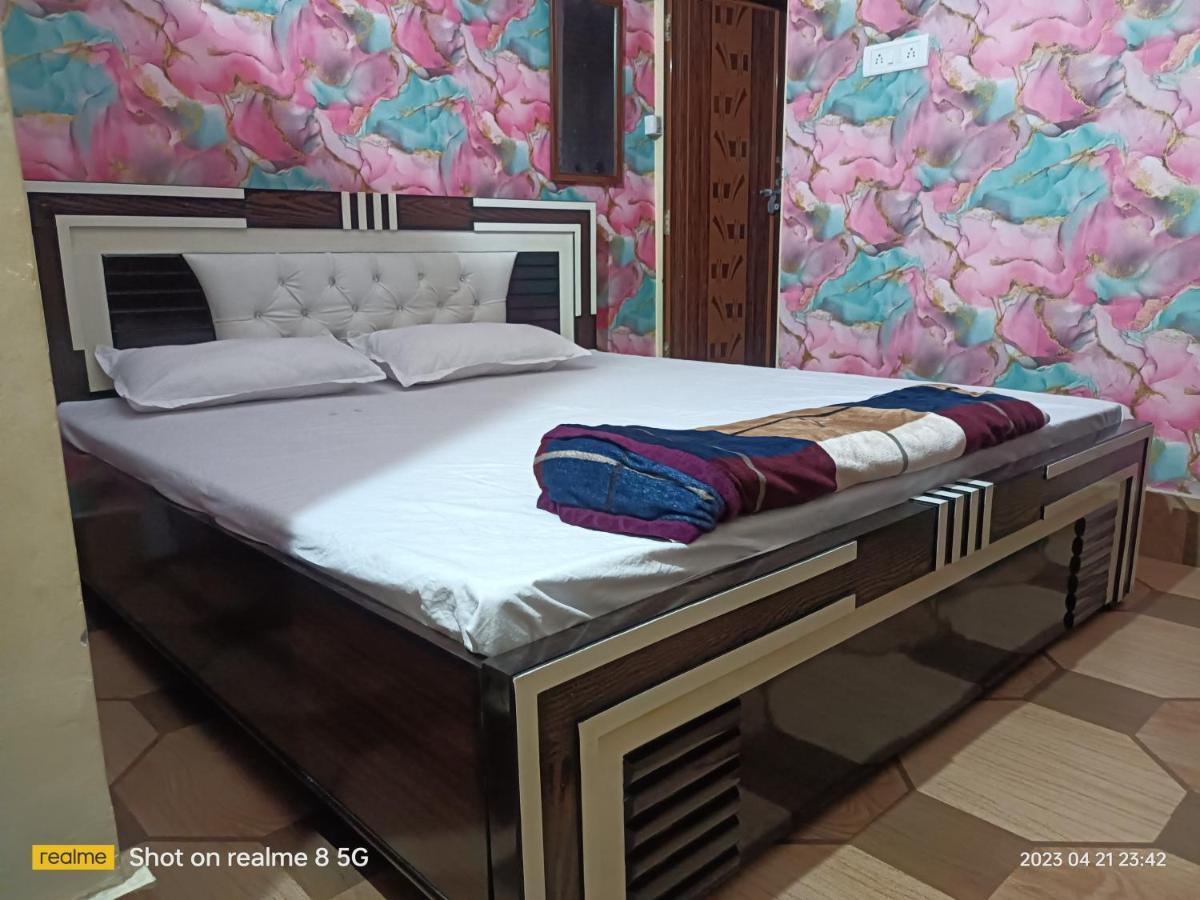 ורנאסי Maa Gauri Paying Guest House מראה חיצוני תמונה